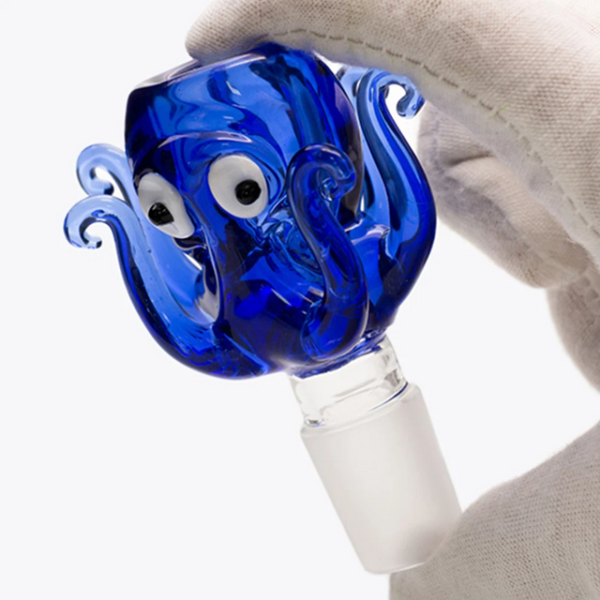CLOVER RIFLE WATER PIPE from CLOVER GLASS is carefully built for smooth performance and lasting use.
