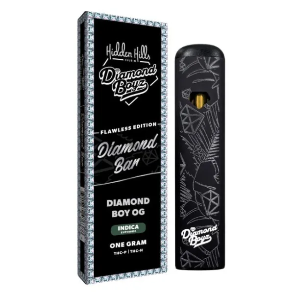 Close-up and lifestyle images of the HIDDEN HILLS x ‘DIAMOND BOYZ’ DISPOSABLE by HIDDEN HILLS CLUB.