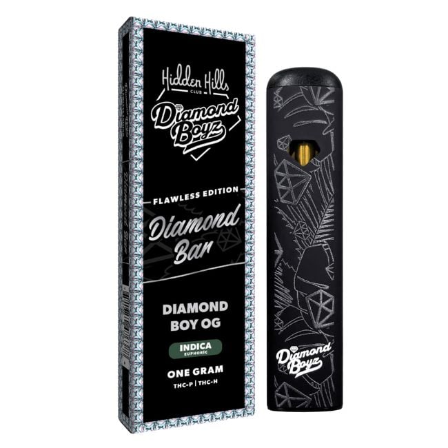 Close-up and lifestyle images of the HIDDEN HILLS x ‘DIAMOND BOYZ’ DISPOSABLE by HIDDEN HILLS CLUB.