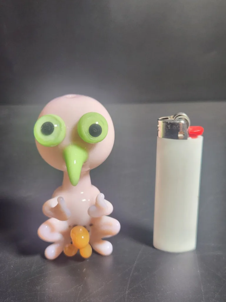 HIPSTER METAL PIPE ONE HITTER w/BOX from HIPSTER GLASS delivers both quality and elegant appeal.