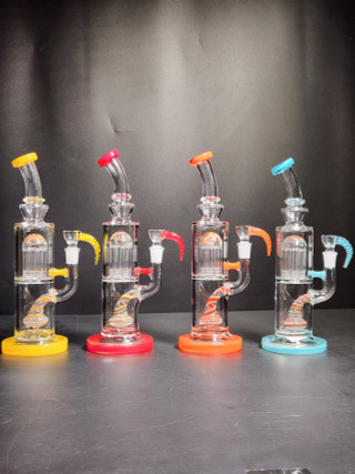 KRAVE ‘HELIX’ BEAKER w/GLYCERIN from KRAVE stands out with premium materials and thoughtful design.