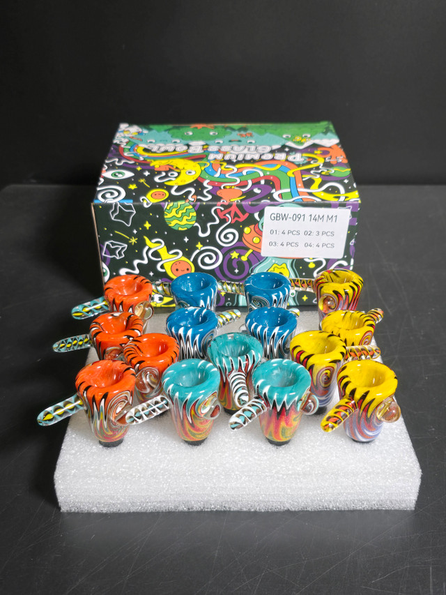 PINEAPPLE CERAMIC PIPE from FASHION CRAFT delivers both quality and elegant appeal.