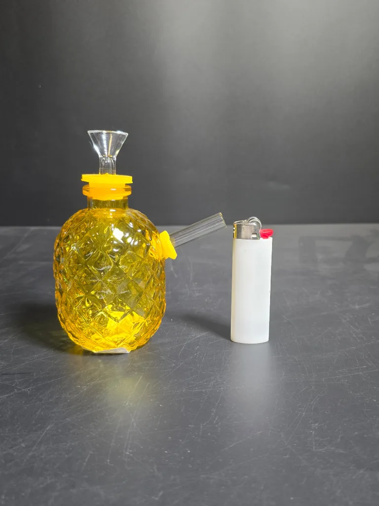 SPIRAL ENGLISH COLOR PIPE from GENERIC GLASS delivers both quality and elegant appeal.
