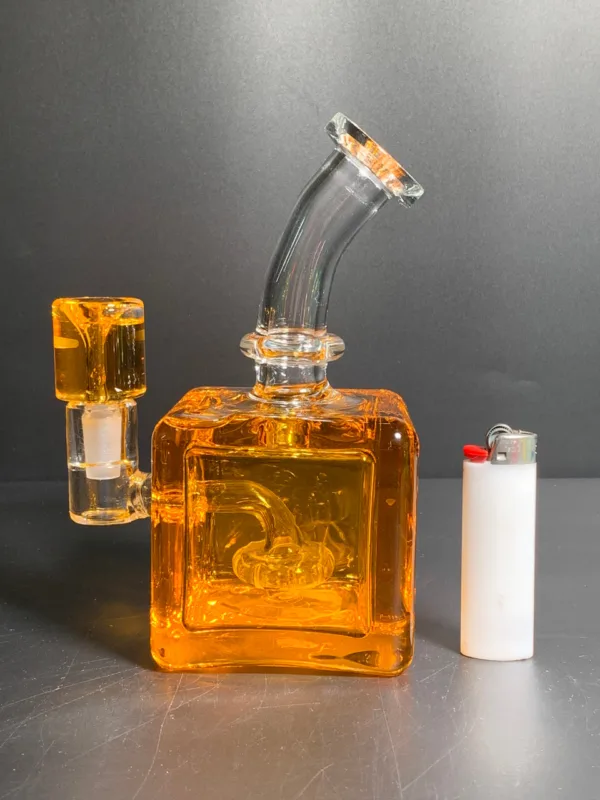 VIVA LA HEMP ‘HAPPY MOOD’ THC DIAMOND PRE ROLLS stands out with fine details and durable glass quality.